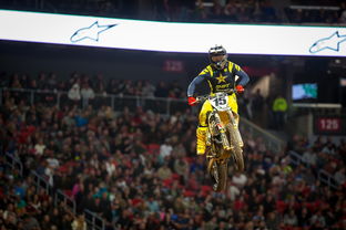 赛事转播新增专业解说团队提供更深入战术分析，解说 专业